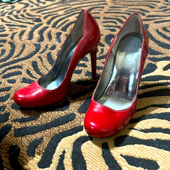 5 for $25- Guess 5.5 Red Patent - Picture 1 of 1